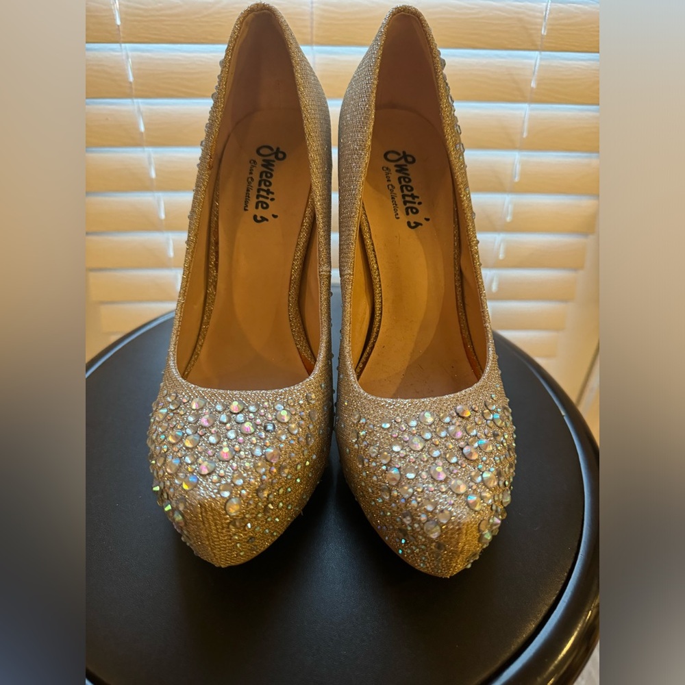 Sweeties Shoe Collection - Embellished Platform Stiletto. Size 9    Light gold